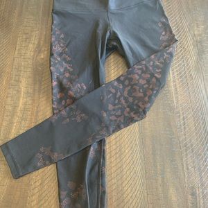 Lulu lemon leggings in black with pattern